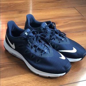 Men’s navy blue nike running shoes